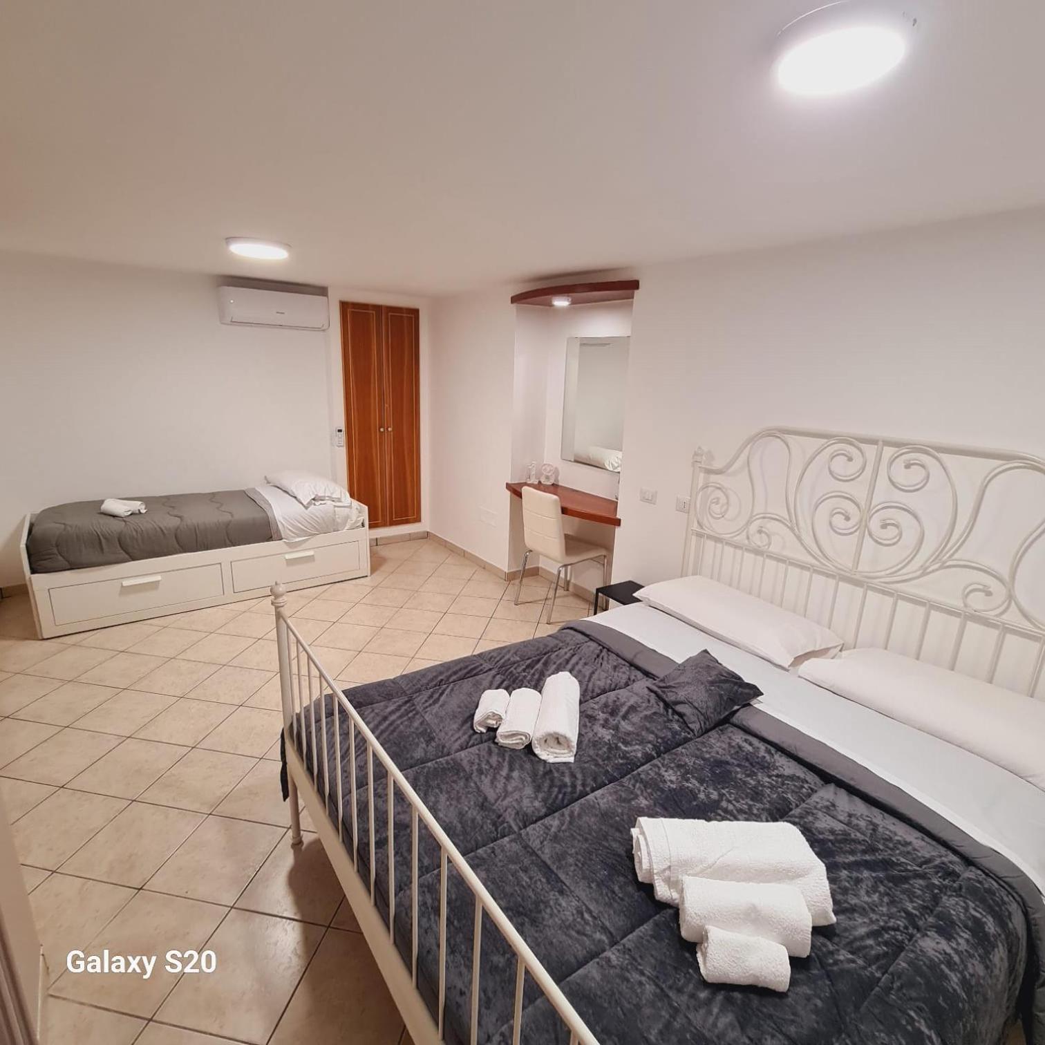 Apartamento Casa Mia Al Plebiscito Nápoles Exterior foto