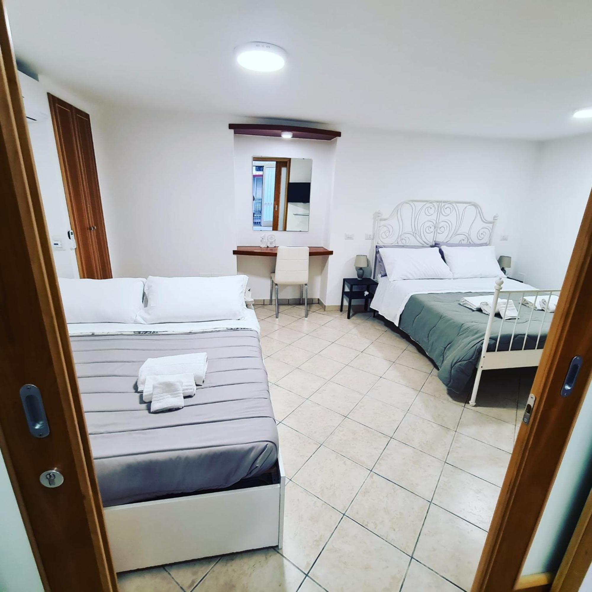 Apartamento Casa Mia Al Plebiscito Nápoles Exterior foto